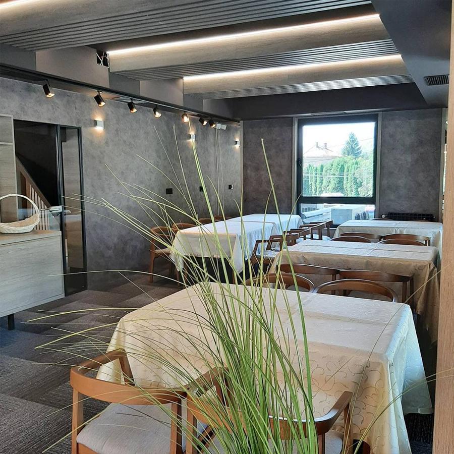 טראווניק Motel Bajra מראה חיצוני תמונה